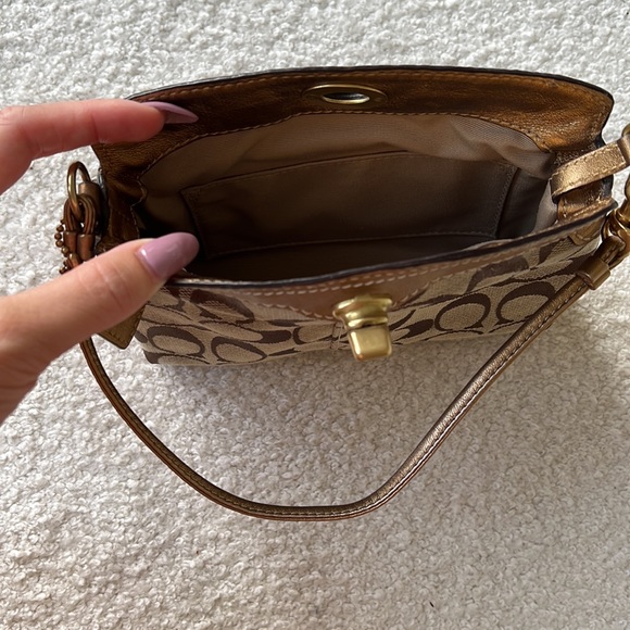 Coach baguette in gold - Picture 4 of 5